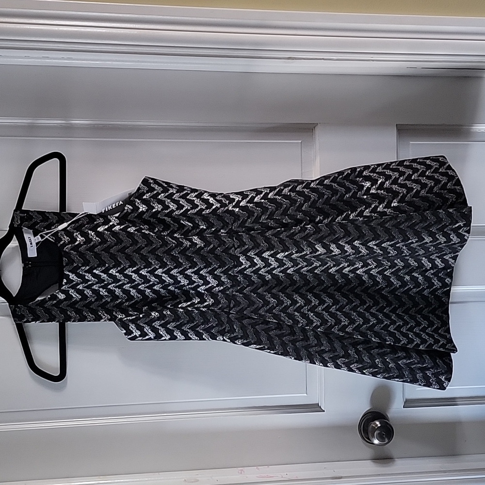 LIKELY NWT Dress Black Silver Lined Size 2